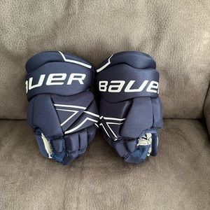 Youth Bauer hockey gloves, like new!